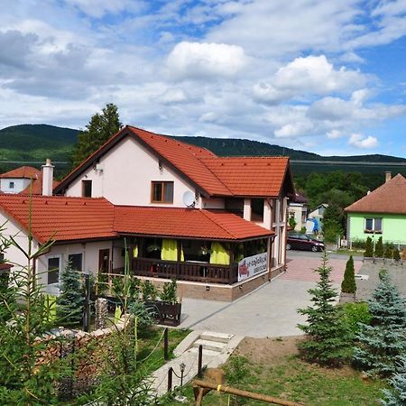 Hotel András penzión Krásnohorské Podhradie Exterior foto