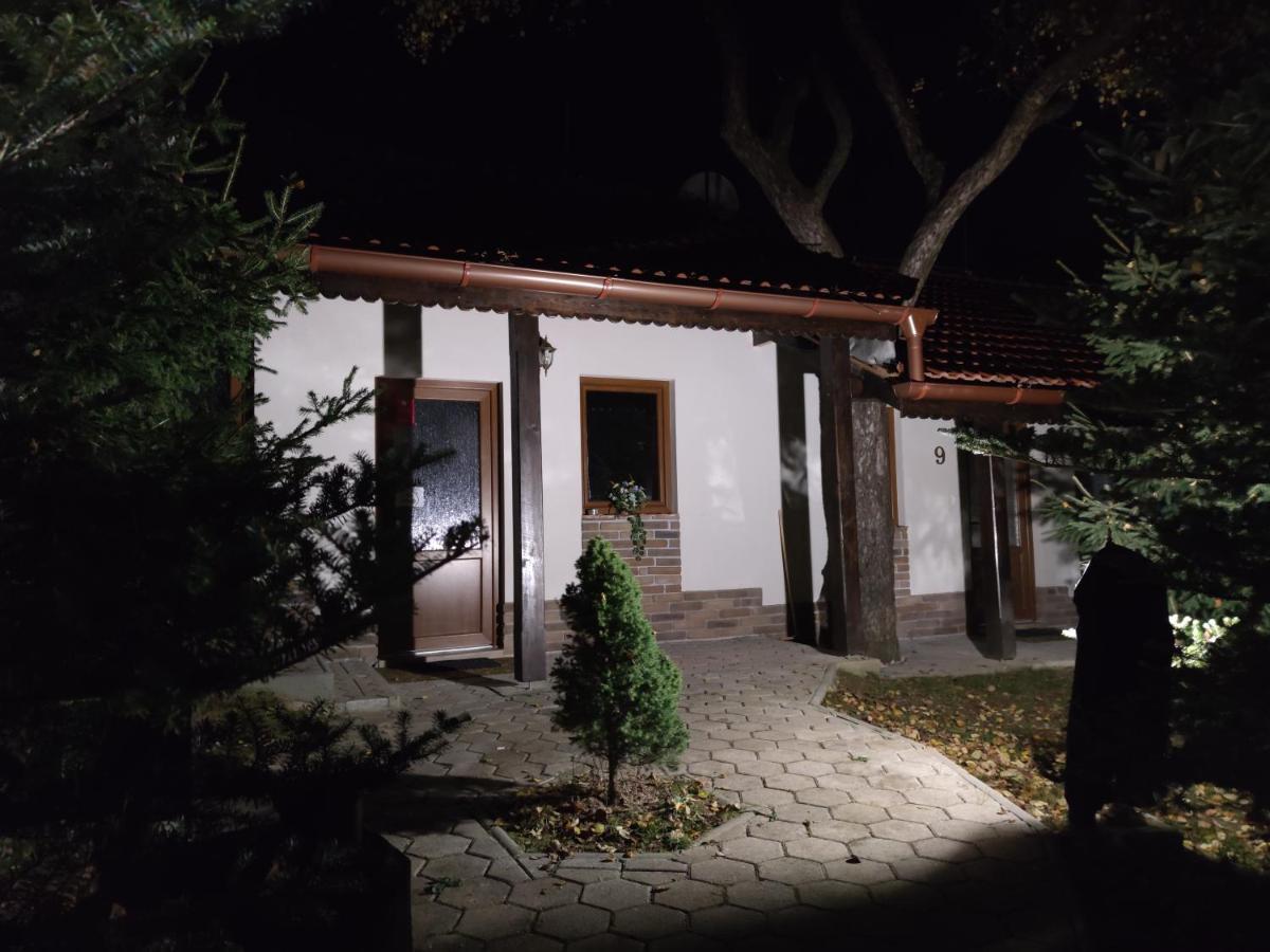 András penzión Krásnohorské Podhradie Exterior foto