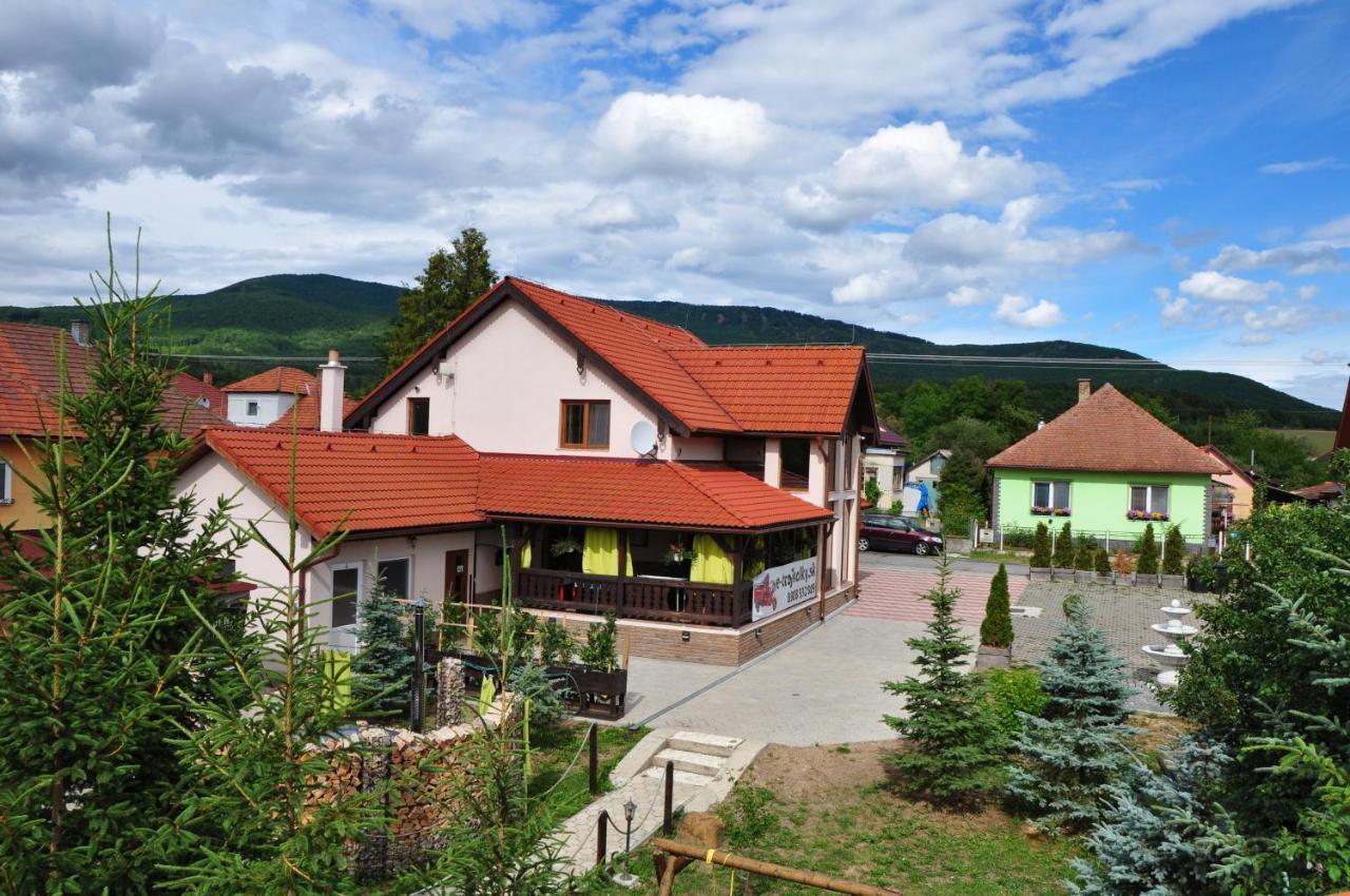 Hotel András penzión Krásnohorské Podhradie Exterior foto