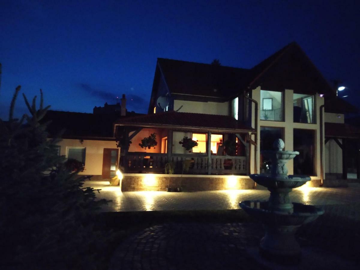 András penzión Krásnohorské Podhradie Exterior foto